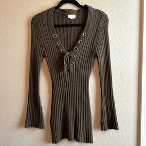 Ultra Flirt green grommet detail sweater size L